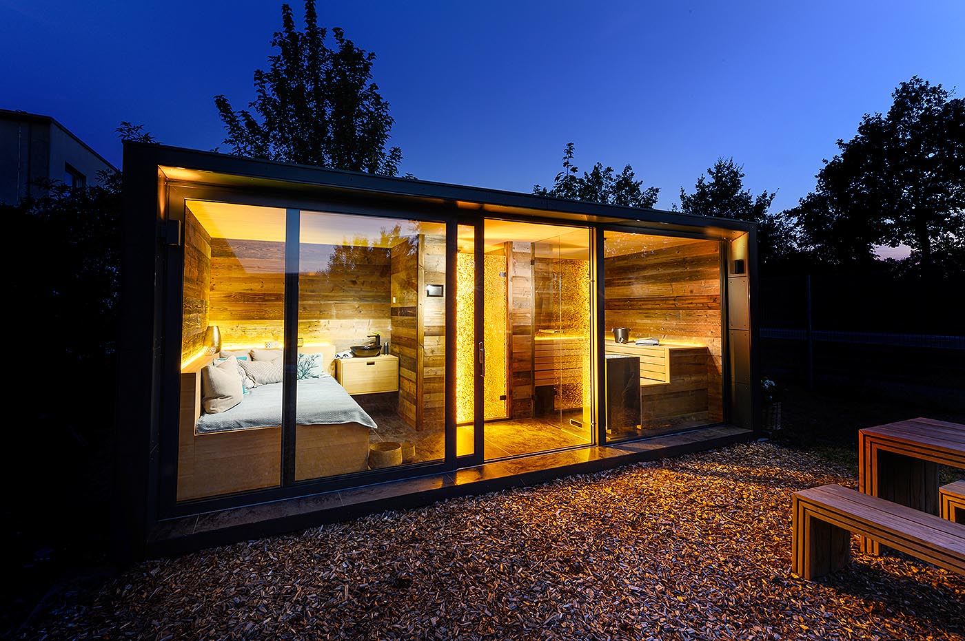 Baugenehmigung: Außensauna mit Baugenehmigung als Design Außensauna Chalet mit Glasfront