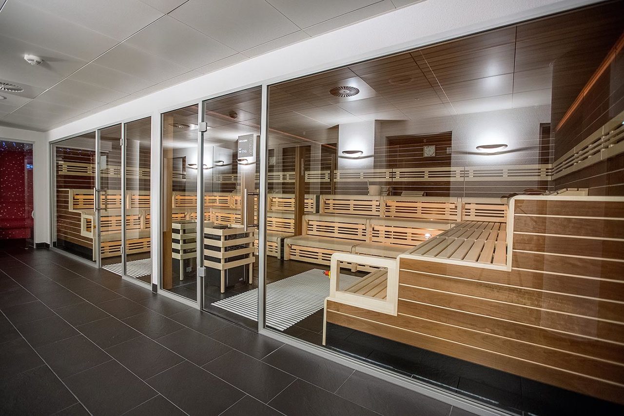 sauna für spa referenz profisauna fitness 20 ONE Training Center | corso saunamanufaktur