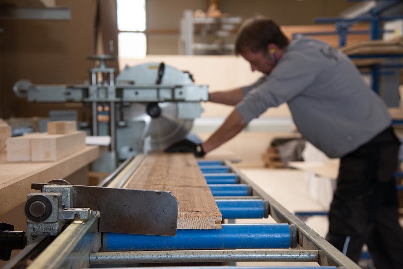 Sauna manufacturer corso sauna manufaktur: View into the carpentry workshop of the manufactory.