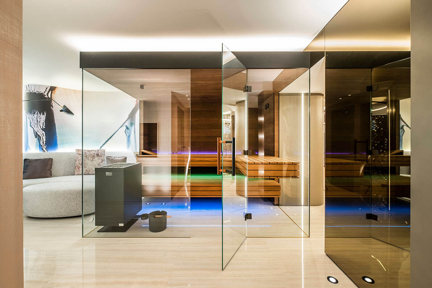 Sauna Eiche mit Glasfront und Bänken in Thermo-Espe plus Infrarotstrahler