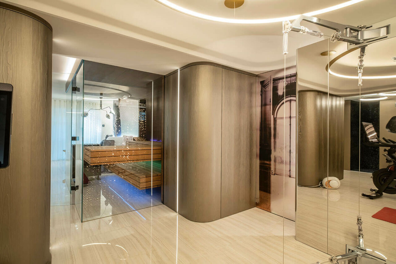 Sauna Eiche mit Glasfront und Bänken in Thermo-Espe plus Infrarotstrahler