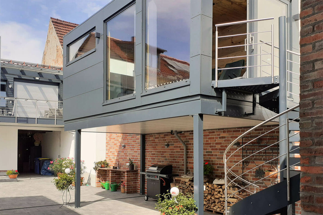 aussensauna innenhof 1 | corso saunamanufaktur