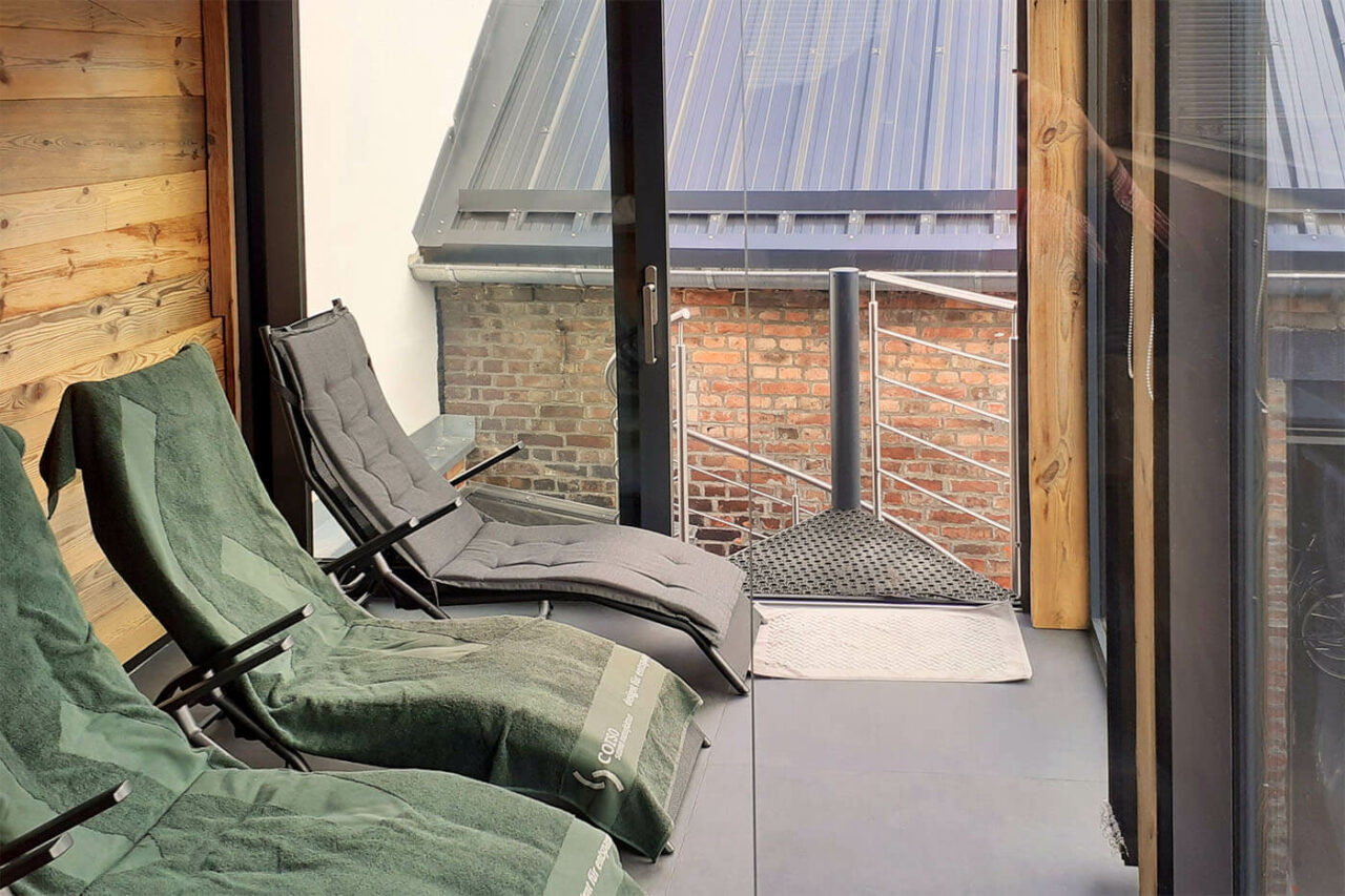 aussensauna innenhof 10 | corso saunamanufaktur