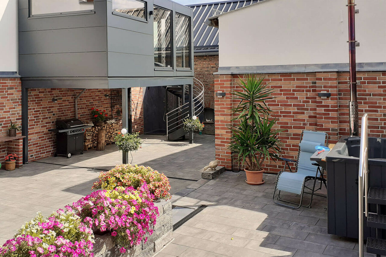 aussensauna innenhof 2 | corso saunamanufaktur