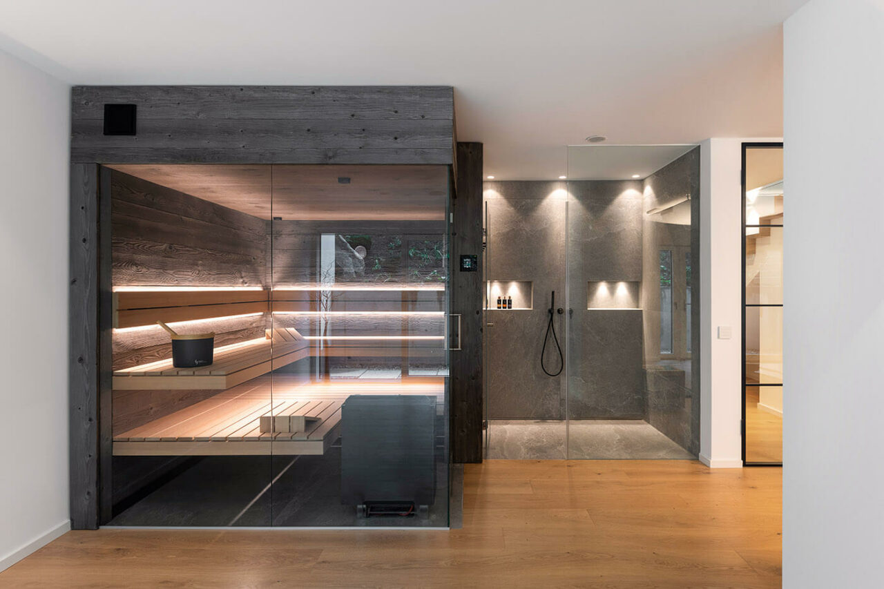 designsauna glasecke altholz grau 1 | corso saunamanufaktur