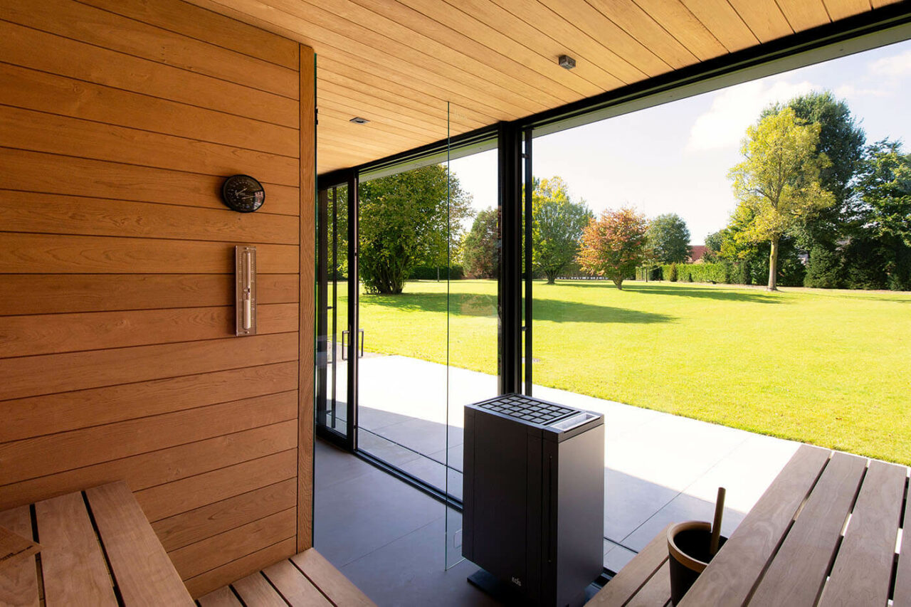 Außensauna XXL: Wellness komplett unter einem Dach mit Sauna, Dusche/WC und Ruheraum. Maßanfertigung.