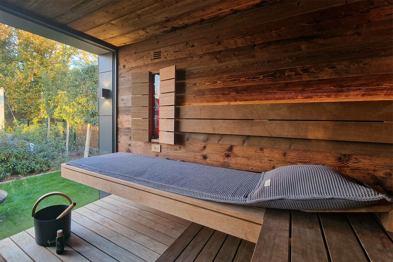 aussensauna altholz ruheraum dusche 11 | corso saunamanufaktur