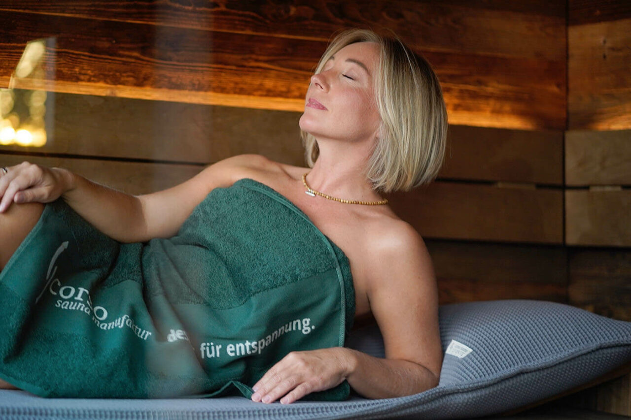 aussensauna altholz ruheraum dusche 15 | corso saunamanufaktur