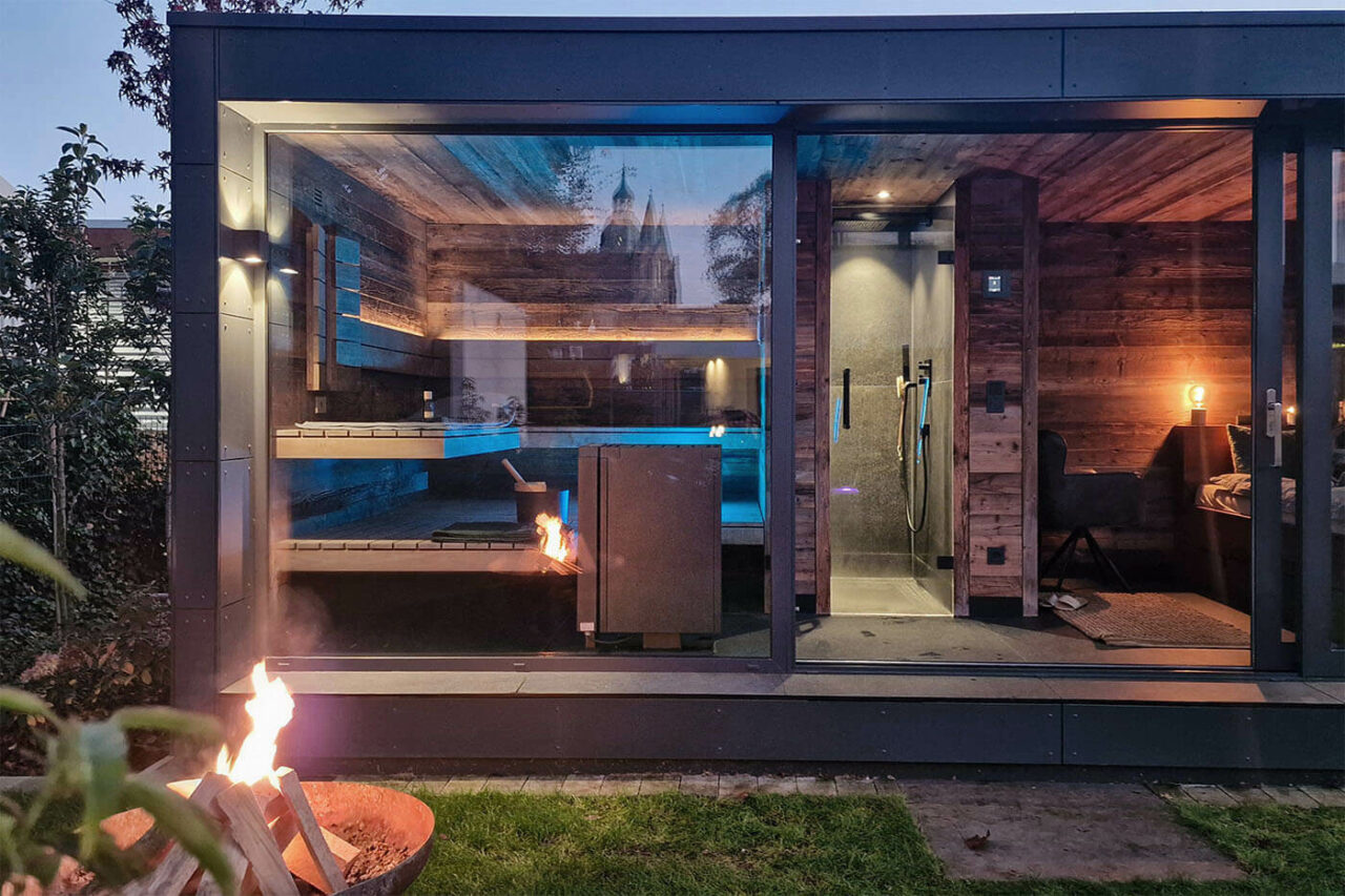 aussensauna altholz ruheraum dusche 6 | corso saunamanufaktur