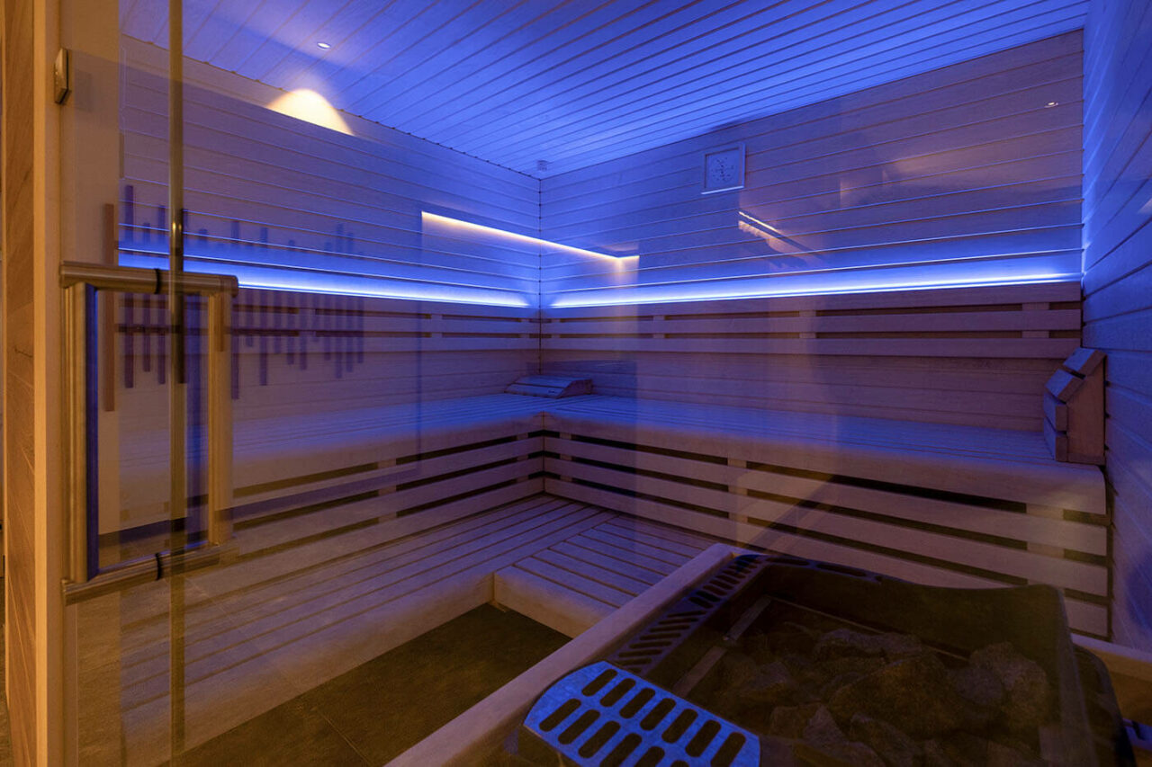 Sauna im Regenerationsbereich des VfL Bochum 1948. Sauna nach Maß, made by corso sauna manufaktur
