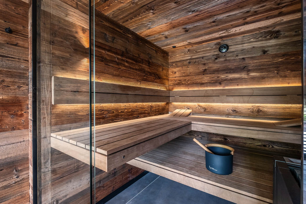 Altholz Sauna nach Mass Glasfront 7 1 | corso saunamanufaktur