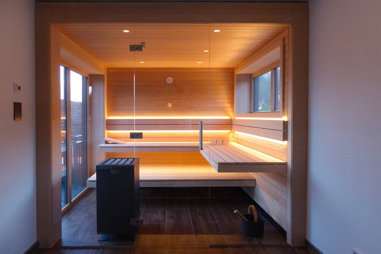 corso hemlock designsauna corso Sauna nach Maß in Hemlockholz mit schwebenden Bänken