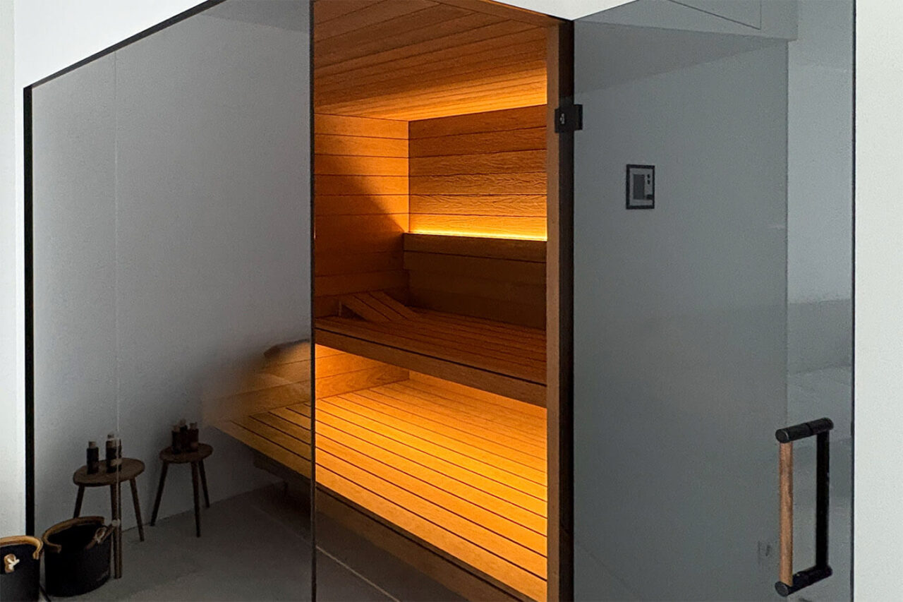 sauna bronzierte glasfront 3 Sauna mit bronzierter Glasfront und Eckverglasung. Maßanfertigung von corso.
