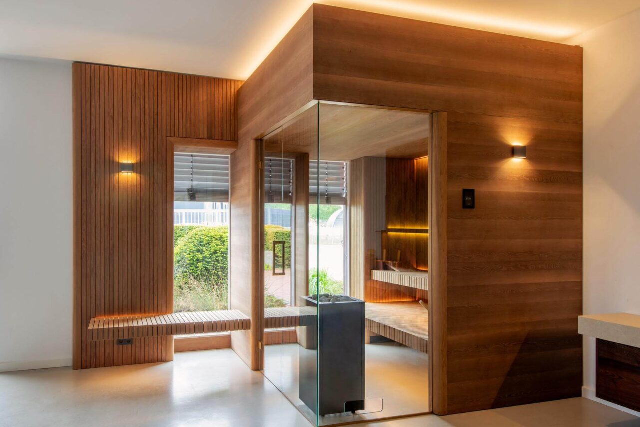 ausstellungssauna staebchenoptik Ausstellungssauna mit Eckverglasung in Thermo-Espe mit Stäbchenoptik. corso sauna manufaktur