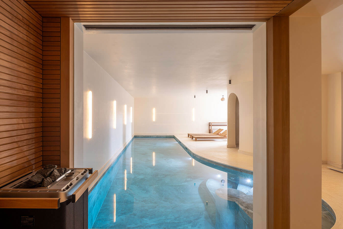 ecksauna glasfront pool Ecksauna nach Maß in Thermo-Espe Stäbchenoptik mit Glasfront und verdeckt integriertem Infrarotstrahler