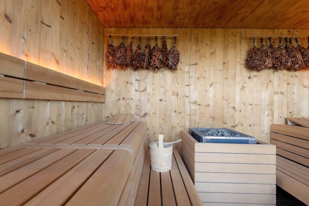 corso Profisauna KonnexInn 16 Wellnessbereich SPA Hotel KonnexInn Nordhorn: Kräutersauna, geplant und gebaut von corso sauna manufaktur