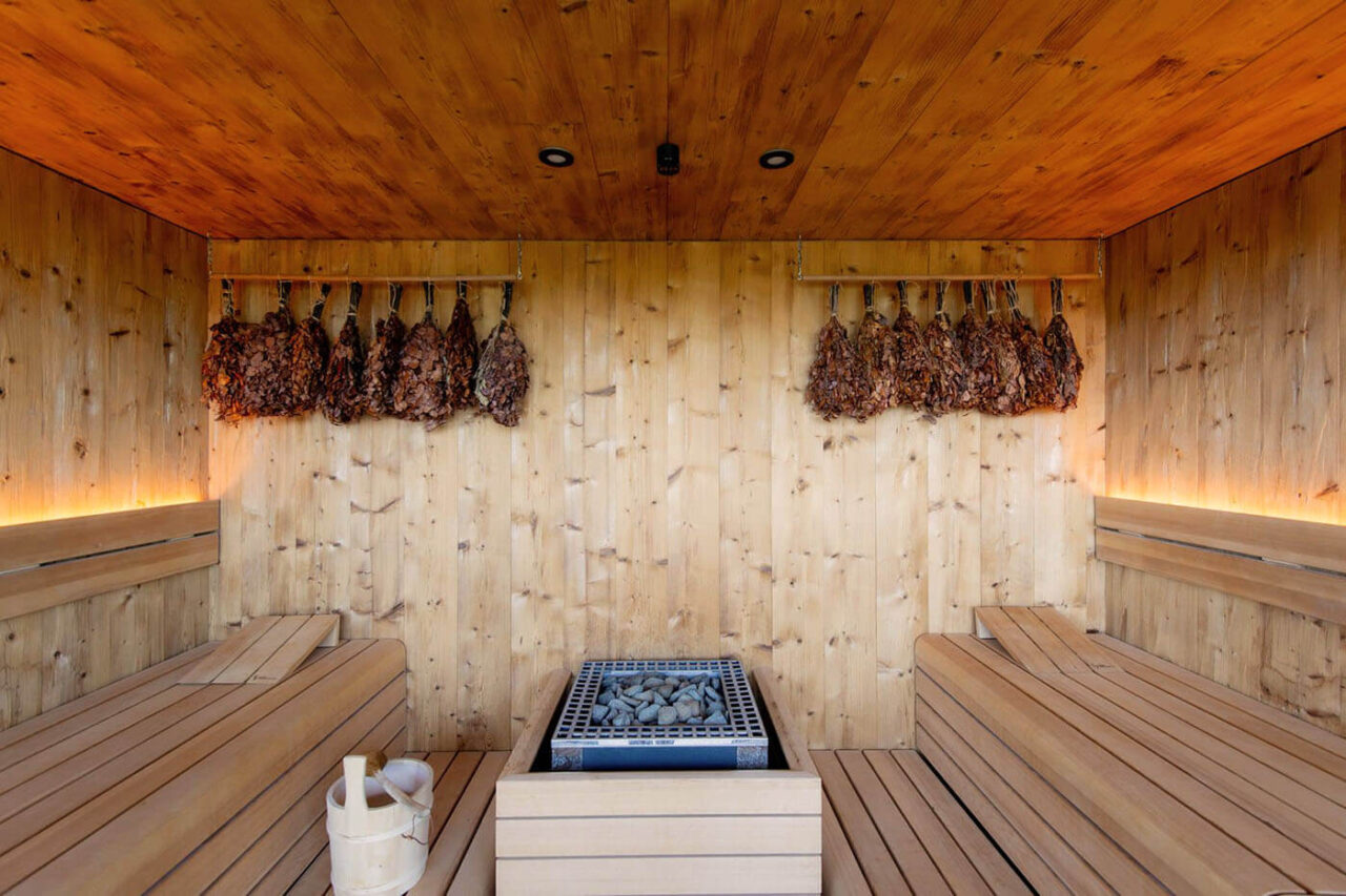 corso Profisauna KonnexInn 4 Wellnessbereich SPA Hotel KonnexInn Nordhorn: Kräutersauna, geplant und gebaut von corso sauna manufaktur