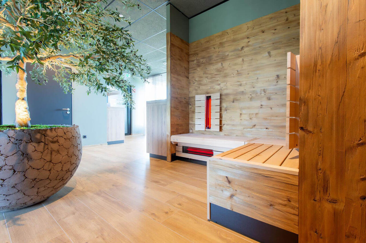 corso Profisauna KonnexInn 9 Wellnessbereich SPA Hotel KonnexInn Nordhorn: Infrarotbereich, geplant und gebaut von corso sauna manufaktur